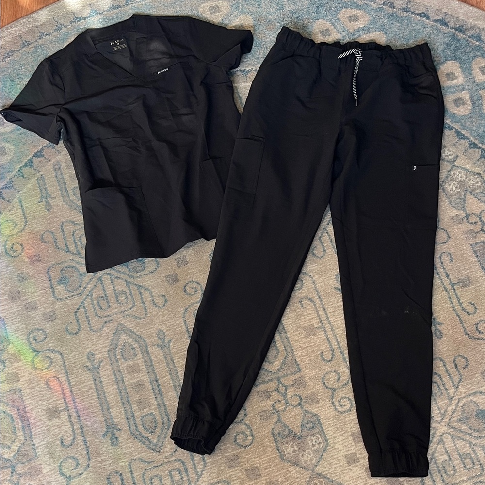 Jaanuu Black Scrub Set BNWOT